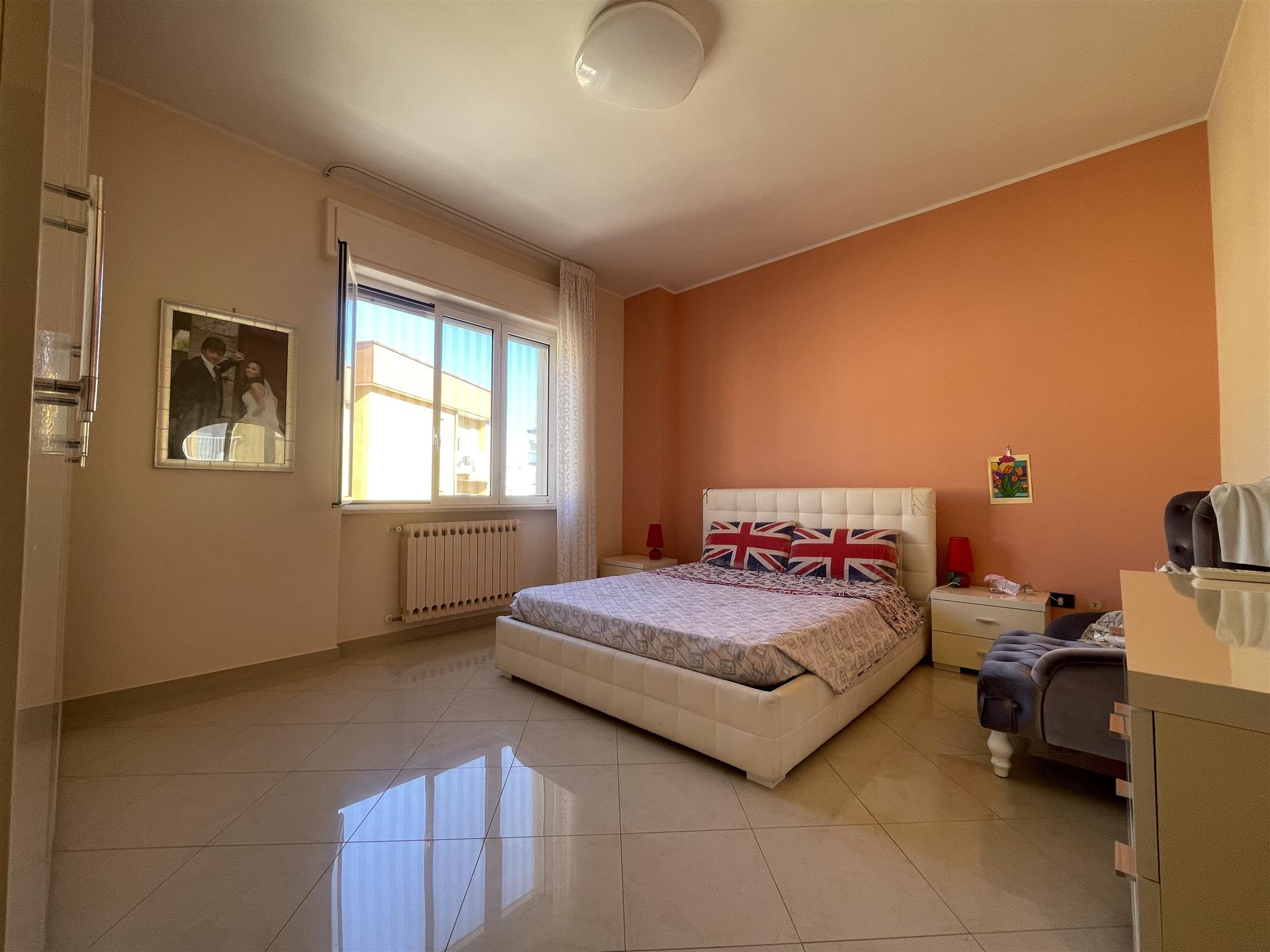 Appartement met zeezicht op een paar meter van het strand