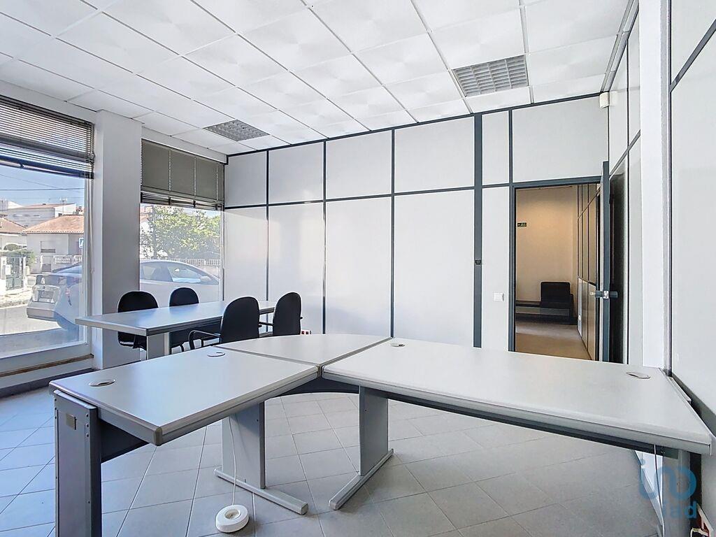 Office in Marinha Grande with 132,00 m²
