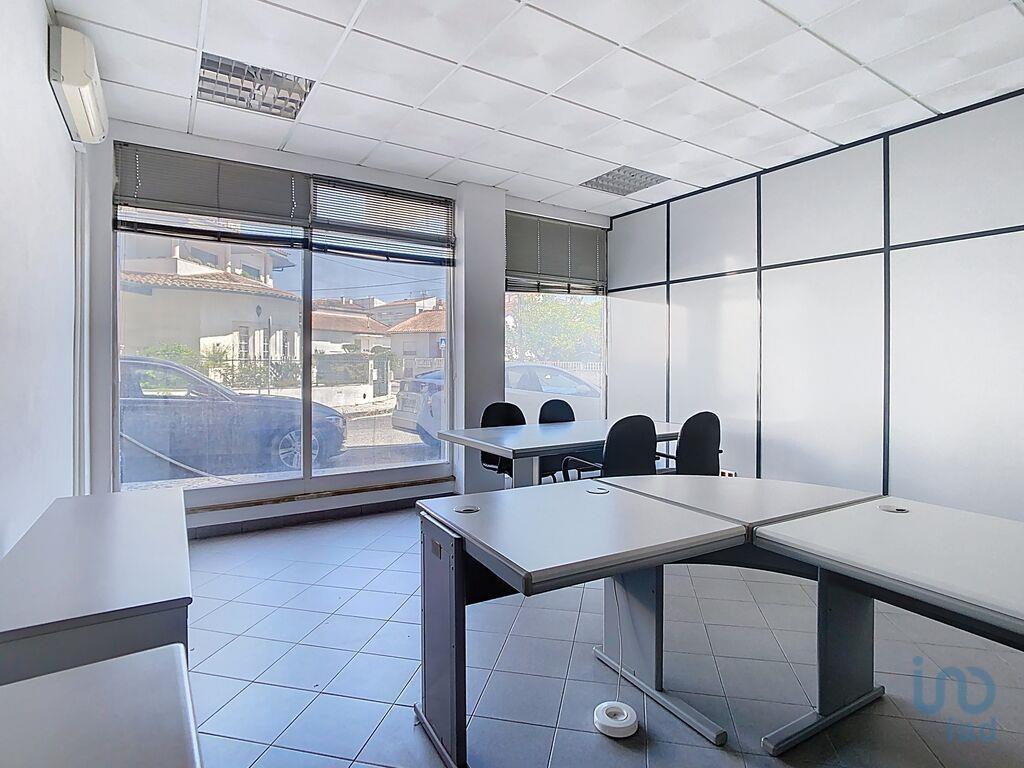 Office in Marinha Grande with 132,00 m²