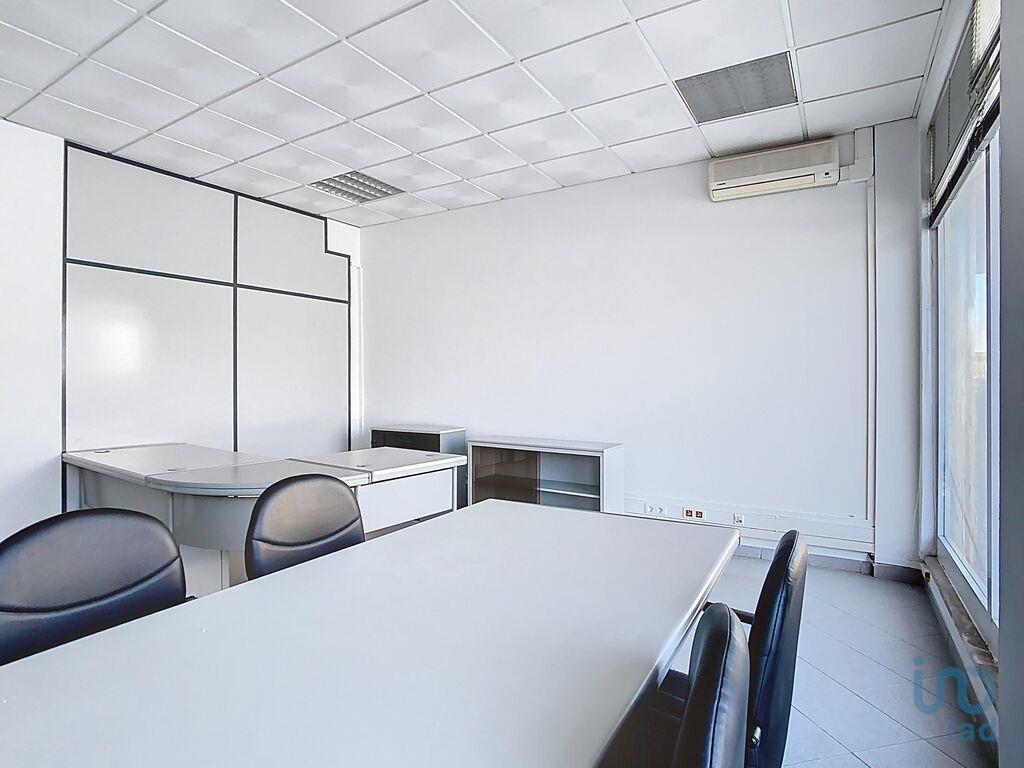 Office in Marinha Grande with 132,00 m²