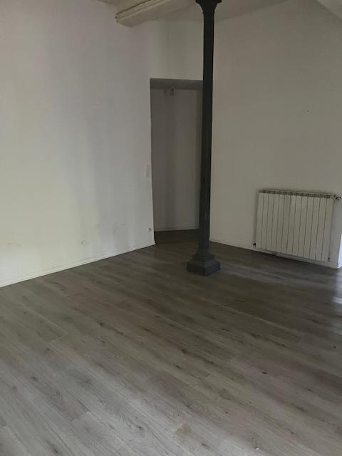 For sale: Apartment T3 to renovate with terrace