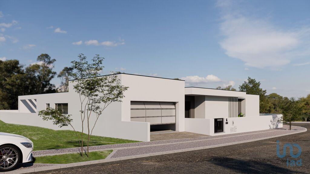 Home / Villa with 4 Rooms in Caldas da Rainha - Santo Onofre e Serra do Bouro with 230,00 m²