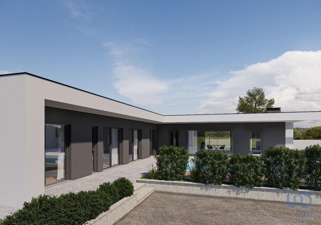 Home / Villa with 4 Rooms in Caldas da Rainha - Santo Onofre e Serra do Bouro with 230,00 m²