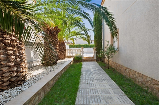 Maison à Requesens, 5 chambres et piscine