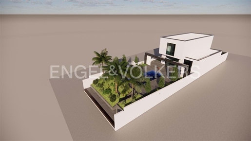 Modern house, new construction on wide canal!