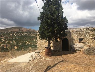 Pervolakia- Makrigialos: Două proprietăți construite din piatră pentru renovare se bucură de vedere