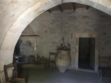 Pervolakia- Makrigialos: due proprietà costruite in pietra per la ristrutturazione godendo di vista