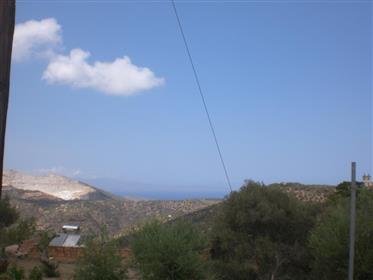 Sfaka- Sitia: Casa satului construita din piatra la doar 4 km de marea Mochlos.