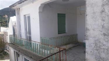 A village house on two floors, in Mesa Mouliana.