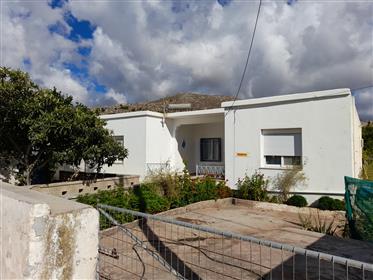 Zakros-Sitia: Village house with gardens, just 7km from the sea. 