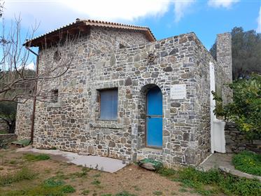 Kato Episkopi- Sitia: Traditional new built stone house just 5km from the sea.