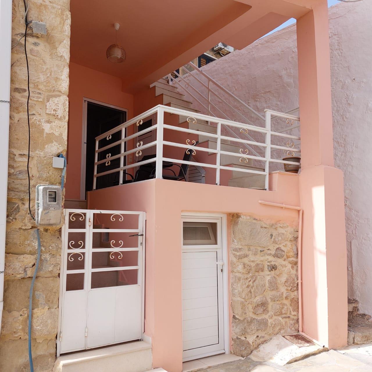 Maison sur deux étages à seulement 4 km de la mer à Piskokefalo, Sitia, Est de la Crète.