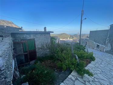Schinokapsala - Makry Gialos  Maison à rénover située en haut du village.