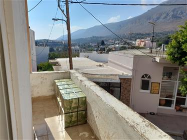 Zakros – Itanou  Appartement au premier étage avec vue sur le village et la montagne.