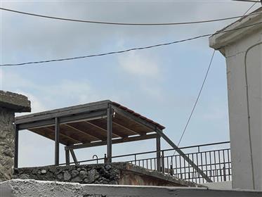 Casă cu două etaje pentru renovare parțială la 7 km de mare în Stavrochori, Makry Gialos, sud-estul