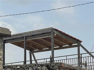 Casă cu două etaje pentru renovare parțială la 7 km de mare în Stavrochori, Makry Gialos, sud-estul