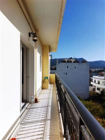 Διαμέρισμα τρίτου ορόφου μόλις 400 μέτρα από τη θάλασσα στη Σητεία, Ανατολική Κρήτη.