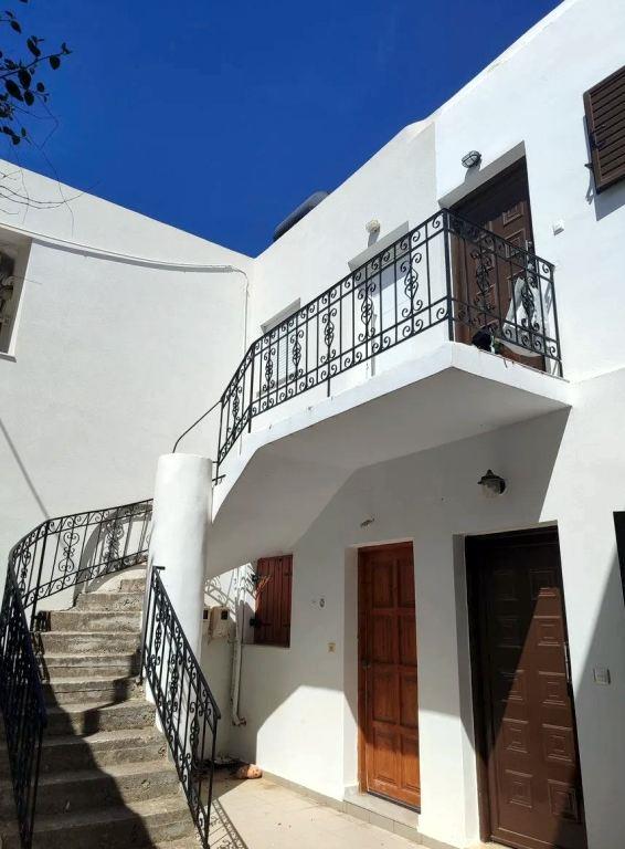 Appartement au premier étage à seulement 250 mètres de la mer a Petras, Sitia, Est de la Crète.