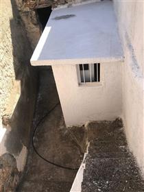 Vrachasi-Agios Nikolaos: Zweistöckiges altes Haus juat 3km vom Meer entfernt.