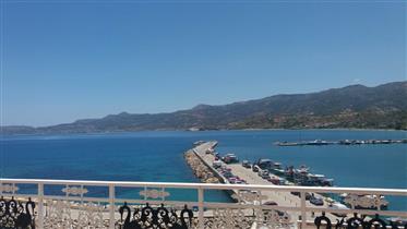 Διαμέρισμα τρίτου ορόφου με θέα στη θάλασσα μόλις 60 μέτρα από τη θάλασσα στη Σητεία, Ανατολική Κρή