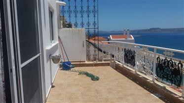 Appartement au troisième étage avec vue sur la mer à seulement 60 mètres de la mer à Sitia, dans l'e