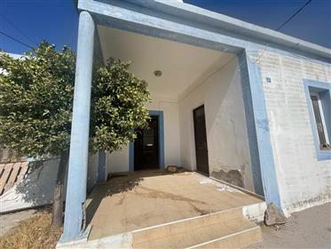 Dom Ierapetra do remontu w Ierapetra w pobliżu wszystkich udogodnień i 1 km od morza.
