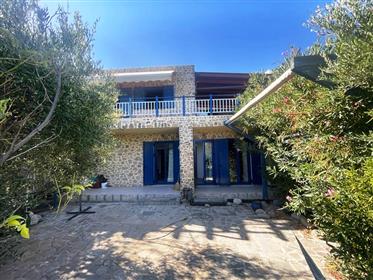 Bella casa in pietra con vista sulle montagne e sul mare a Stavrochori, Makry Gialos, Creta sud-ori