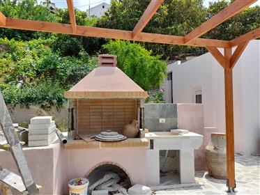 Sfaka-Sitia: Renovated stone house with sea view and garden.