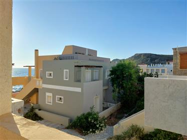 Apartament la primul etaj la doar 120 de metri de mare în Analoukas, Sitia, Creta de Est.