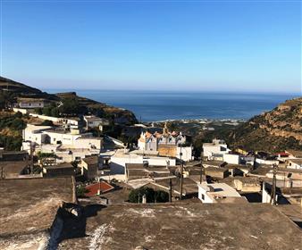 Kaksikerroksinen talo vain 7 km: n päässä merestä Agios Stefanosissa, Makry Gialosissa, Kaakkois-Kr