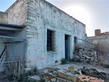 Maison traditionnelle en pierre avec jardin avec vue sur la montagne et la mer à Armenoi, Sitia, Crè