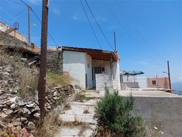 Casa di paese con giardino a soli 12 km dal mare a Chamezi, Sitia, Creta orientale.