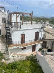Ein zweistöckiges Haus mit herrlichem Meerblick in Agios Stefanos, Makry Gialos, Südostkreta.