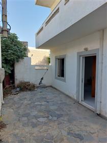 Δύο κατοικίες προς πώληση μόλις 8χλμ από τη θάλασσα στη Σκοπή, Σητεία, Ανατολική Κρήτη.