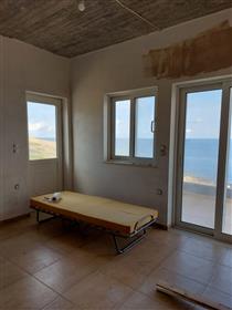 Fantastique maison directement au bord de la mer à Sitia, dans l'est de la Crète.