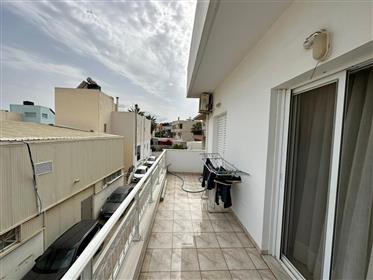 Deux appartements au 1er étage dans le centre de Sitia à environ 200 mètres de la mer à Sitia, Crète