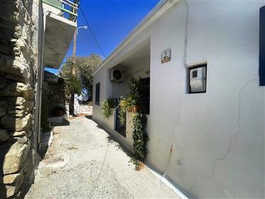 Casa a circa 3 km dal mare nel villaggio Vasiliki, Ierapetra, Creta orientale.