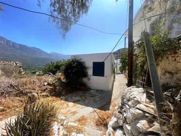 Maison à environ 3 km de la mer dans le village Vasiliki, Ierapetra, Est de la Crète.