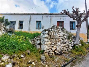 Kamienny dom z widokiem na morze w Stavromenos, Sitia, wschodnia Kreta.