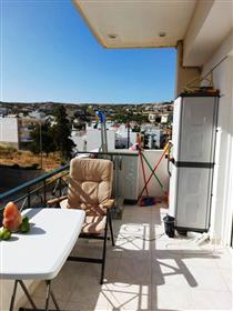Appartement au premier étage à seulement 800 mètres de la mer à Sitia, à l'est de la Crète.