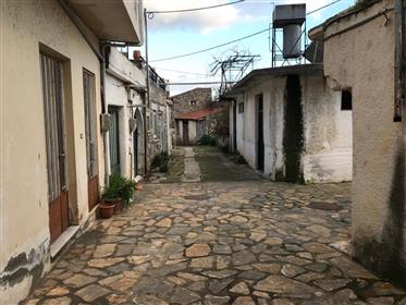  Limnes- Agios Nikolaos: Gammel toetasjes tradisjonell bolig på 184 kvm, kun 2 kilometer fra N