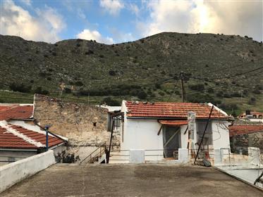 Limnes- Agios Nikolaos: Oude twee verdiepingen tellende traditionele residentie van 184 m², op sle
