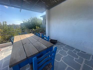 Maison avec terrasse et jardin, à 7km de la mer à Stavrochori, Makry Gialos, sud-est de la Crète. 