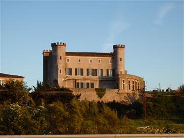 Indrukwekkend Tempeliers Chateau in uitstekende staat ideaal voor Chambre d'Hotes