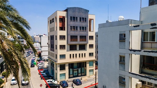 Business 1060 m² Nicosia