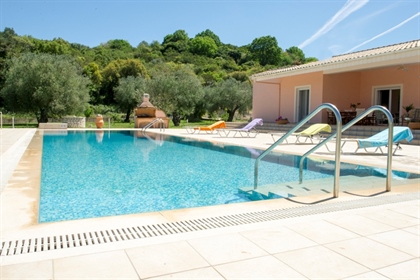 Villa 188 m² in Corfu