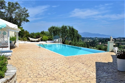 Villa 340 m² in Corfu