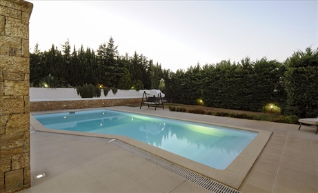 Villa 300 m² in the suburbs of Thessaloniki