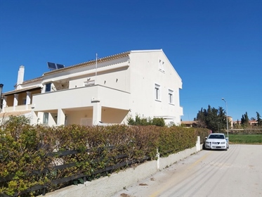 Gebäude 510 m² in Korfu