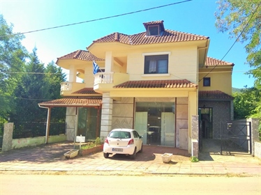 Vrijstaand huis 204 m² in de buitenwijken van Thessaloniki